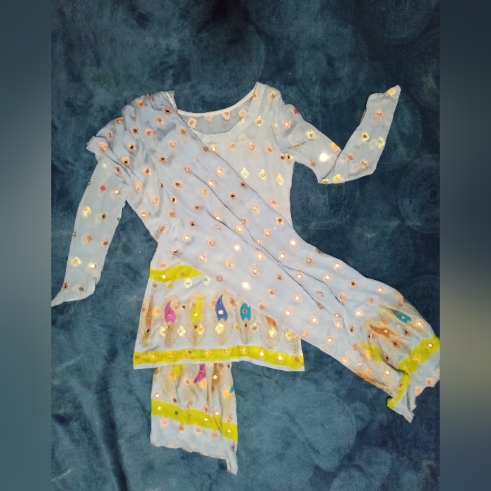 Small Ladies Tunic with matching Saree